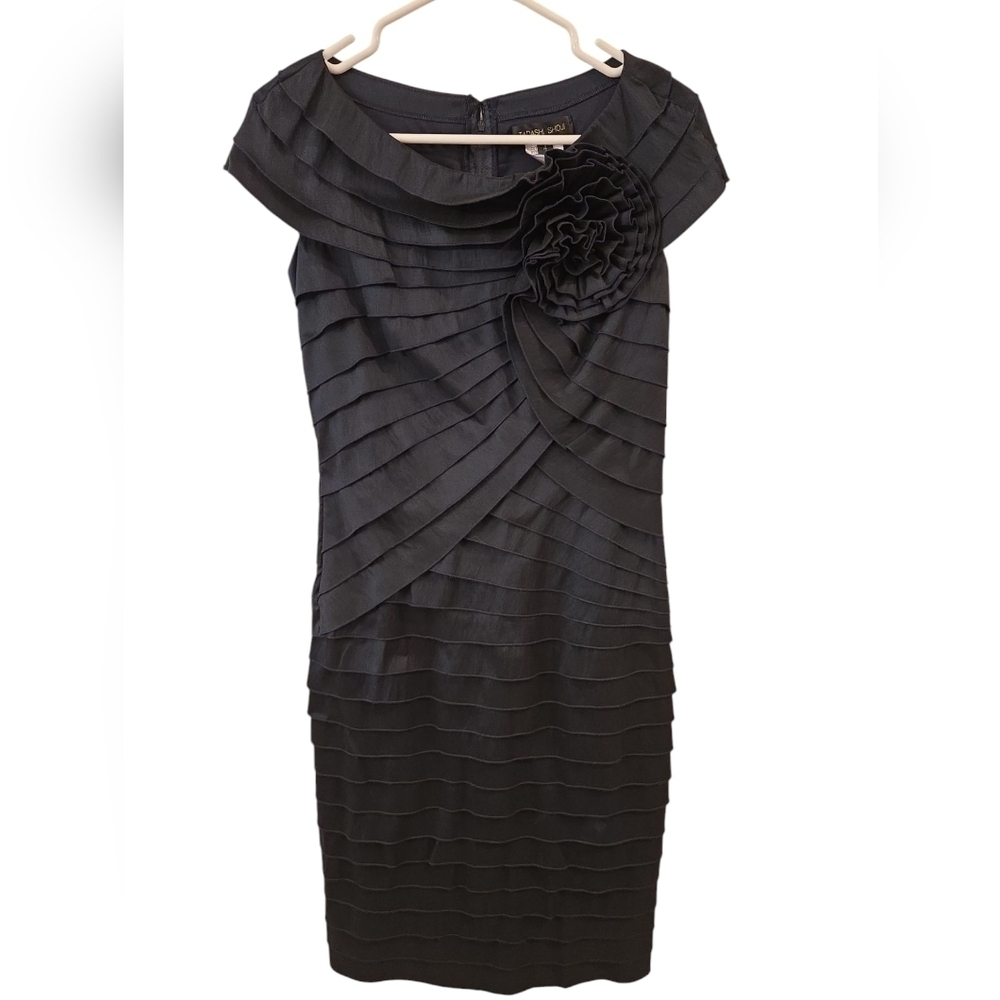 TADASHI SHOJI ROSETTE PLEATED COCKTAIL DRESS. DEEP NAVY BLUE. SIZE 4.
